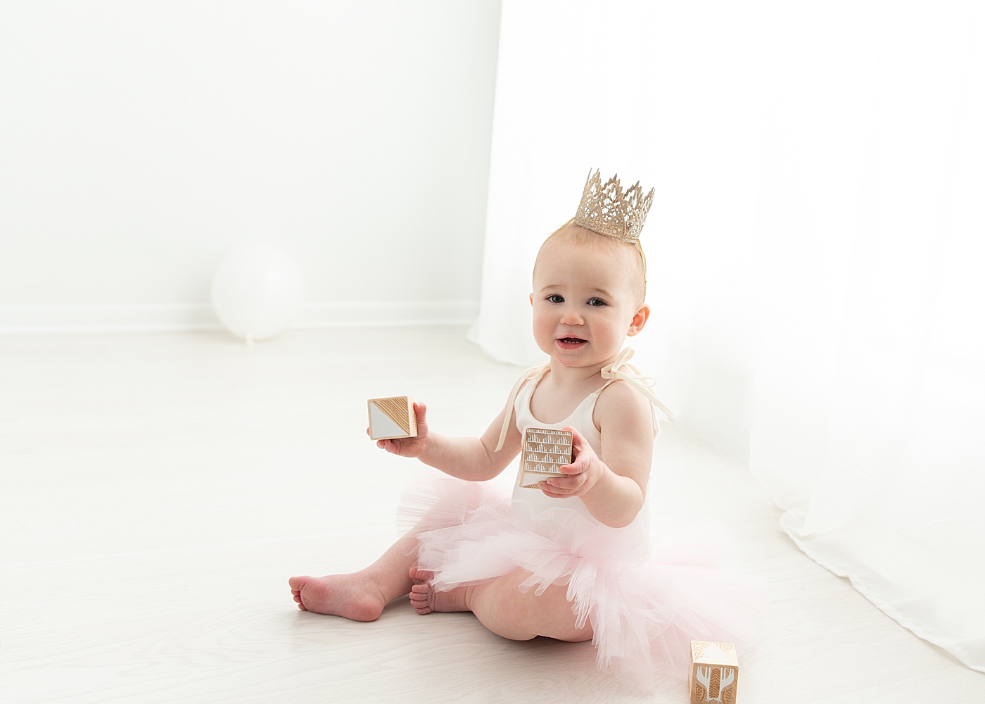 One Year Old Photoshoot in Chagrin Falls Photography Studio. Photos by Rachel Brookes Photography.